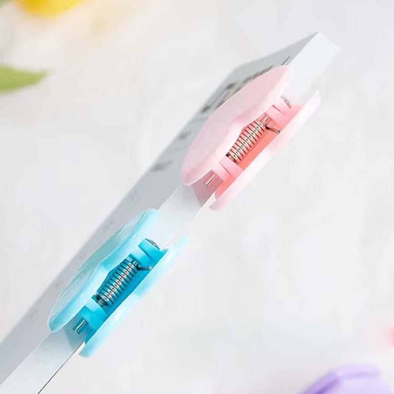 Clip acrylique transparent pour reliure en forme de cœur